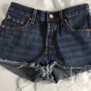 Levi Shorts W25